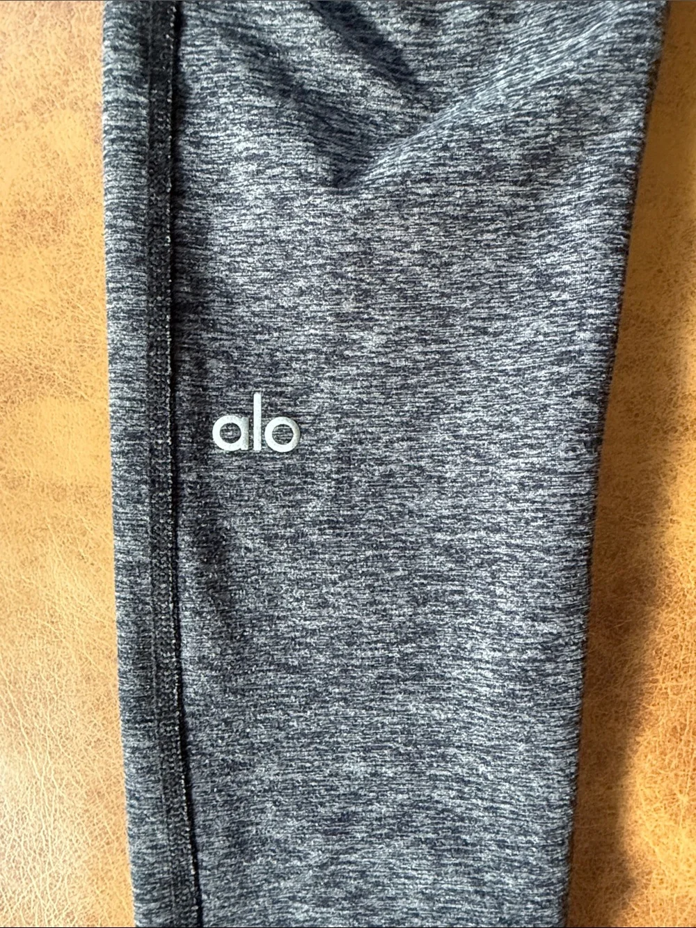 Alo Yoga Alosoft High Rise 24” 7/8 Leggings Sz Small Heather Black Grey